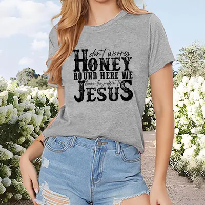 قميص نسائي قصير الأكمام HONEY ROUND HERE WE JESUS المسيحي، قميص غير رسمي مستوحى من الإيمان