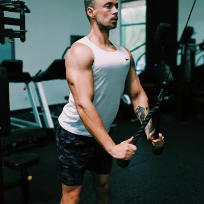 Multifunktionell kraftbur, hem justerbar armhävning squat rack, kapacitet omfattande fitnessstångsrack