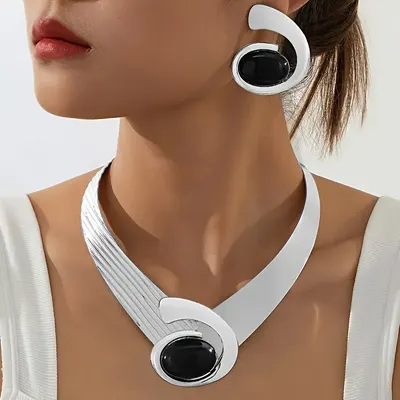 Colar de armadura eletroplado preto e branco Lxalry, joia de ferro artesanal com cristais, hipoalergénica em aço 316L, presente para estilo minimalista moderno e glamour noturno