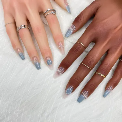 GGDDSHA Unhas Postiças Curtas, Unhas Falsas que Não Desbotam, Unhas Macias com Aderência Suave, Unhas com Encantos para Mulheres, Manicure de Arte de Unhas Feita à Mão, Degradê, AzureEssence