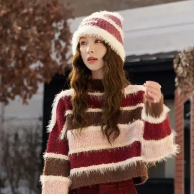 Conjunto de outono e inverno: camisola de tricô listada, solta e com costuras combinadas + saia curta nova versátil, tendência