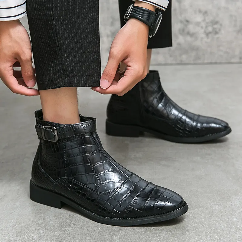 Botas de couro para homem de outono, tamanho grande, novo padrão de crocodilo, botas de tornozelo, estilo de personalidade europeu e americano, sapatos de couro de cano alto para exportação