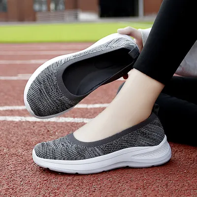 Sapatos de tecido de Pequim Antigo para mulher, sem cadarço, para mãe de meia-idade e idosa, sapatos casuais planos respiráveis, tamanho grande, cross-border, sapatos femininos de tecido trançado
