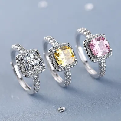 Anillo femenino de zirconia cuadrada, superficie ancha