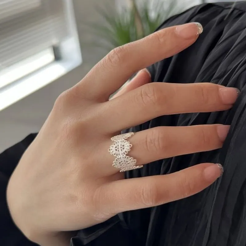 Anel largo de prata 925 com renda de fada, oco, aberto, ajustável, elegante e versátil, anel de dedo de prata gentil para mulher