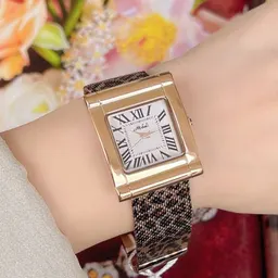Relógio quadrado de senhora com pulseira de malha de leopardo e pulseira de aço