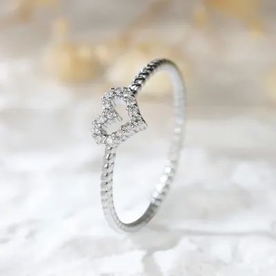Internetkändis Exakt Rund Vit Diamant Kant Tvinnad Hållig Ring Enkel Mikroinfattad Diamant Fingerring
