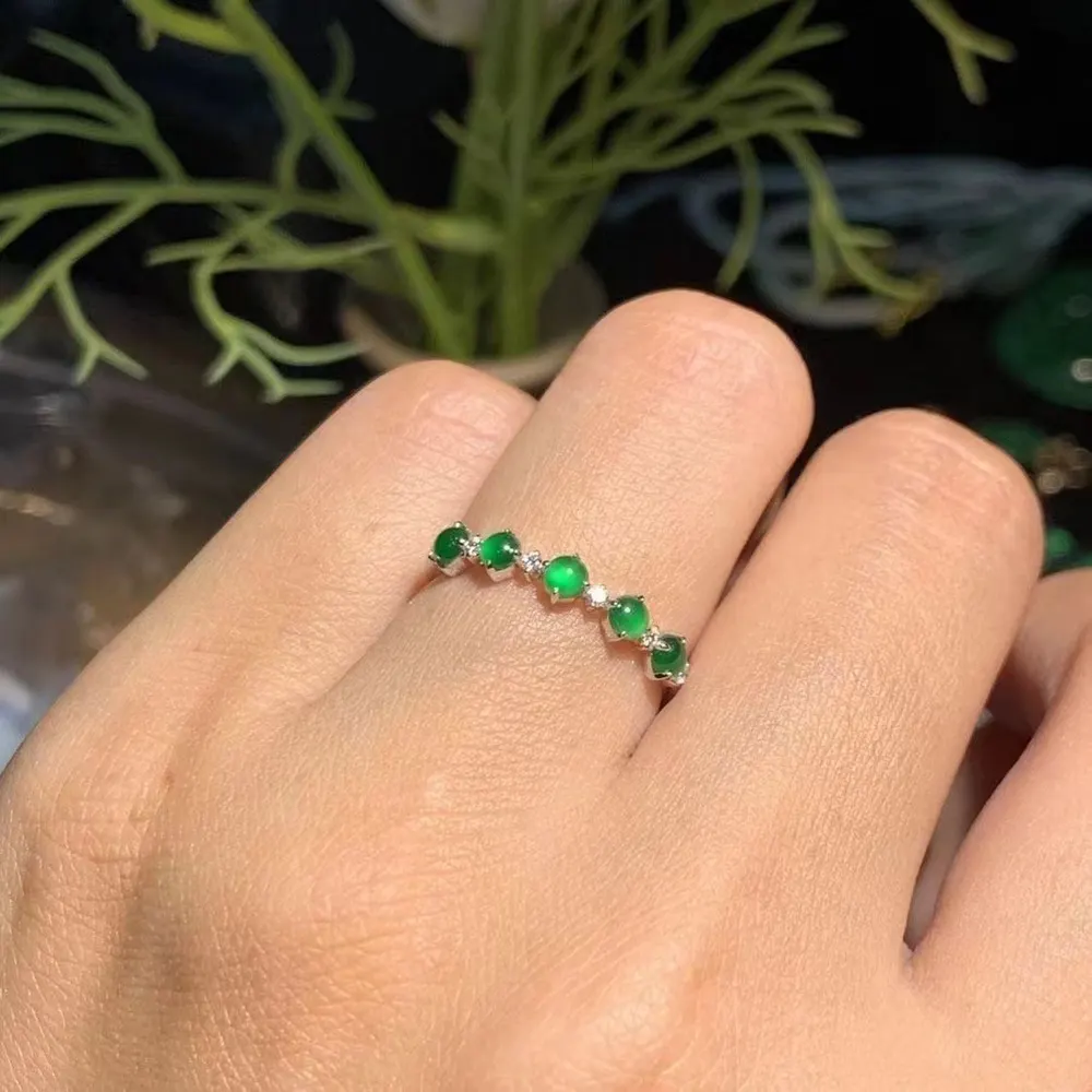 Anel empilhável de forma oval de calcedônia de jade yang verde, anel aberto de mulher com material de cobre e diamantes finos incrustados, versátil