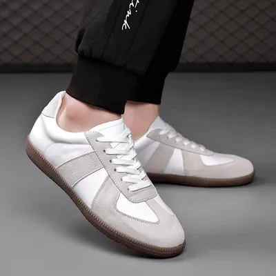 Sapatos de couro casuários novos de couro genuíno para homem, sapatos brancos versáteis e modernos para homem, sapatos de sola macia respiráveis