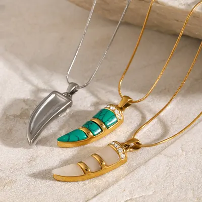 Colar de aço inoxidável da tendência INS para mulheres, design niche de alta qualidade, banhado a ouro 18K, incrustado com pedra de olho de gato marfim