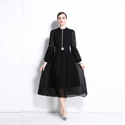 Vestido longo de estilo elegante com fivela de metal industrial, pregas, costuras, manga bufante e cintura definida e saia ampla