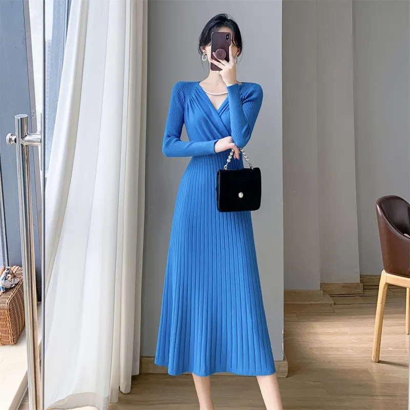 Vestido de Punto Francés Retro con Cadena de Perlas para Otoño/Invierno 2024, Vestido Nuevo de Invierno para Mujer con Cintura Alta Suave