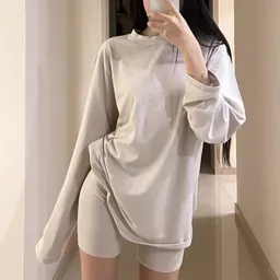 قميص طويل الأكمام فضفاض مناسب للنساء، ذو ملمس جلدي مريح
