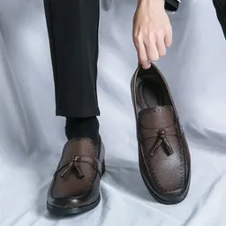 Nya herrloafers herr koreansk spets slip-on business casual rundtå läderskor