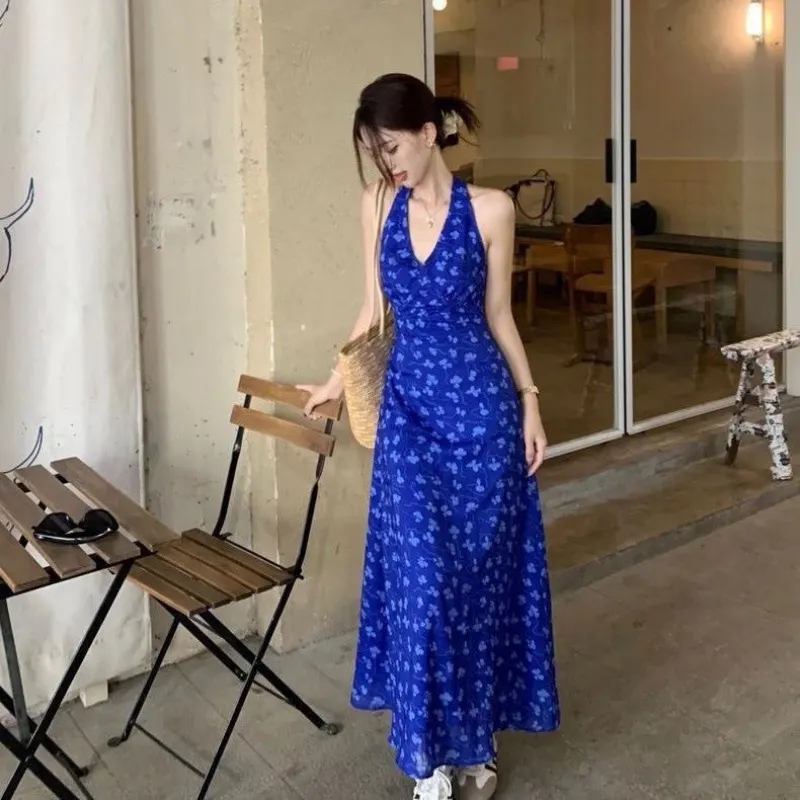 Vestido com alças florais azul francês para o verão