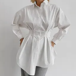 Camisa de manga comprida com lapela plissada e cintura marcada