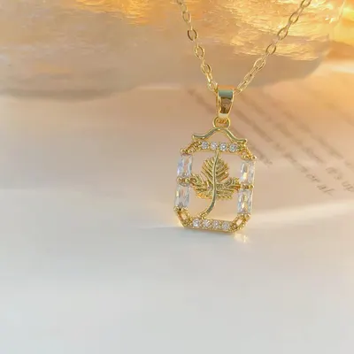 Colar novo com pingente de folha de bordo para mulheres, design exclusivo e niche, estilo simples e versátil, pingente de folha quadrada com strass, corrente de clavícula