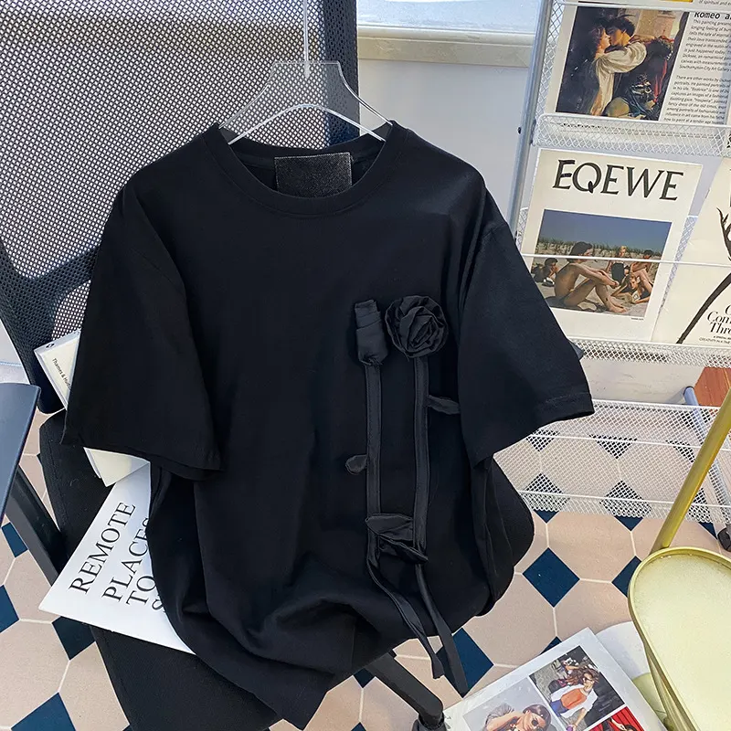 Unisex kortärmad tröja med designkänsla, unik stil och tredimensionell blomma