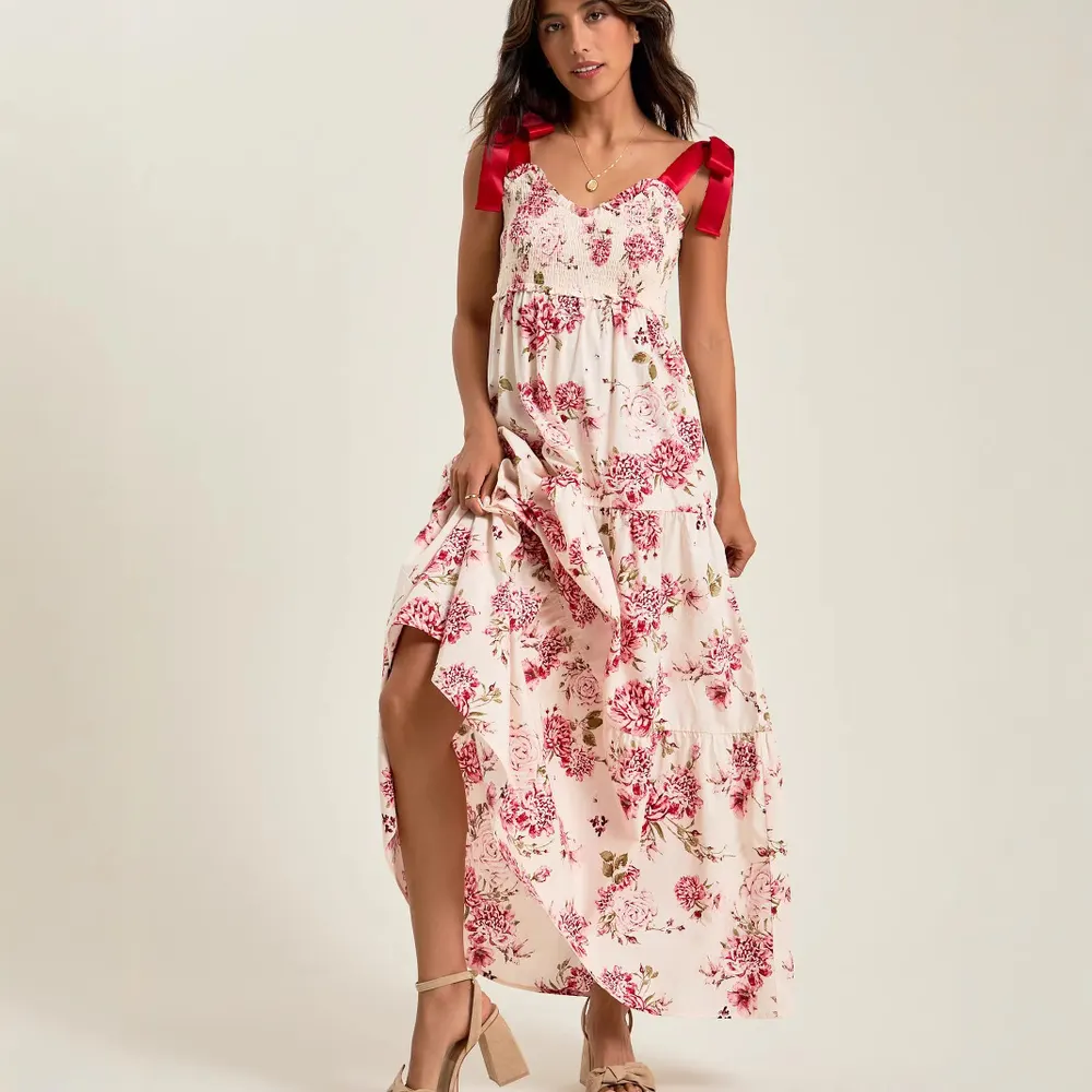 Vestido longo francês com renda, laços e barra franzida