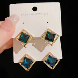 Pendientes de botón de circón rombo de temperamento de moda para celebridades de Internet dulces japoneses y coreanos, diseño exquisito y de nicho, aguja de plata S925, pendientes de alta gama