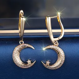 Pendientes de Oro Champagne con Estrella y Luna, Estilo Coreano, Europeo y Americano, con Sentido del Diseño, Lujo Ligero, Versátiles, Botones de Oreja