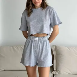Conjunto de dos piezas de ropa de casa de punto elástico de manga corta y pantalones cortos para mujer