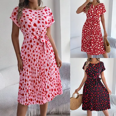 Vestido casual de manga curta com cor contrastante e coração, com cintura definida e pregas