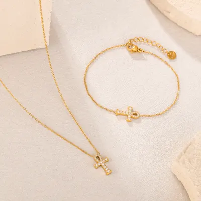 OPK Jewelry Factory fashionabel pendel i pendlarstil, enkel mångsidig titanstål fullt diamanterad temperamentsfullt kors halsbandsset