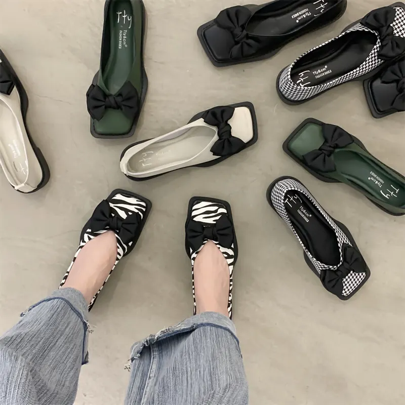 Sapatos baixos de estilo francês exclusivo, sapatos femininos, novos sapatos de estilo grandma com laço de borboleta, loafers de estilo late late de primavera de 2024