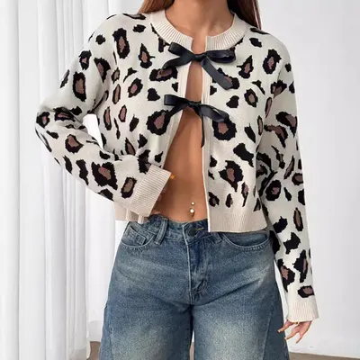 Jersey de punto con estampado de lunares, lazo y encaje, rebeca