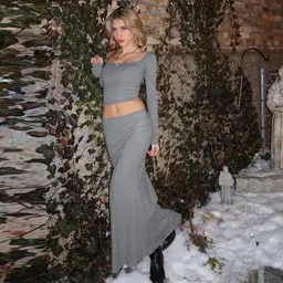 Conjunto de Top com Renda e Decote U, e Saia de Cintura Alta, de Temperamento Elegante