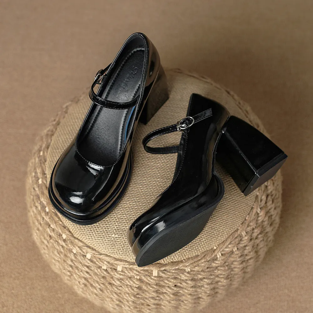 Sapatos de couro pequenos Mary Jane novos de primavera e outono 2023, cor preta