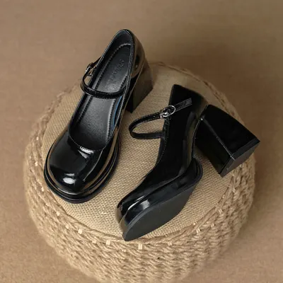 Sapatos de couro pequenos Mary Jane novos de primavera e outono 2023, cor preta