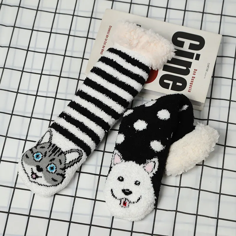 Meias de Inverno com Padrão Cartoon Animal, Peluche, Meias de Dormir em Lã de Cordeiro, Grossas e Quentes para Mulheres