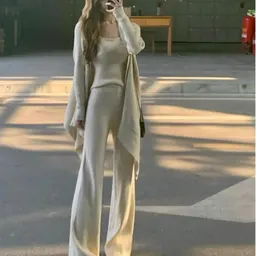 Conjunto de desporto de tricô discreto e de alta gama para mulher, trajo de três peças casual do início do outono