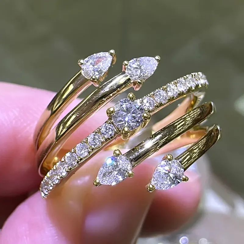 Stjärnhimlen runt konstgjord diamant kvinnoring