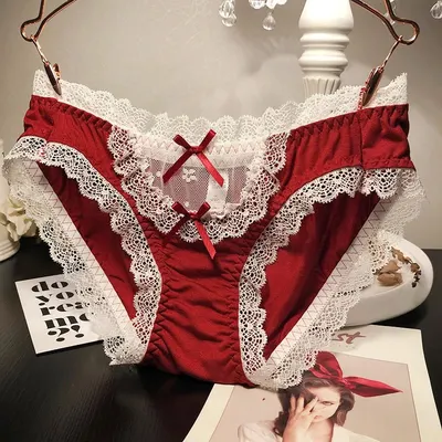 Calcinhas com malha transparente e bordas de renda, tentação