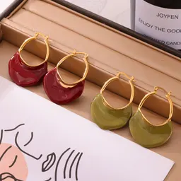 Pendientes de Moda de Acero con Titanio Dorado, Diseño de Forma de Bolso de Nicho Retro, Ligeros, Glaseado de Color, Personalizados, Versátiles