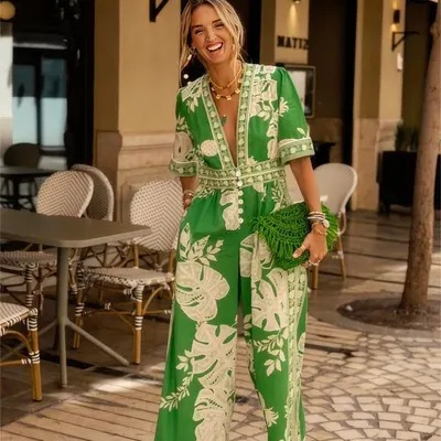 Ny fashionabel kvinnors jumpsuit med V-hals och tryck