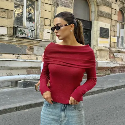 قميص طويل الأكمام منسوج باللون البورجوندي