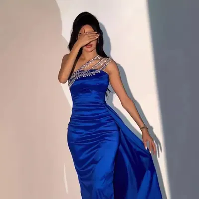 Vestido de noite de alta qualidade para mulher, com ombro inclinado e diamantes