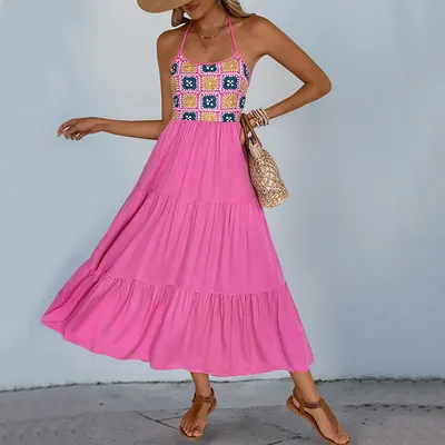 Vestido de mujer de verano sin espalda con estampado de rosas