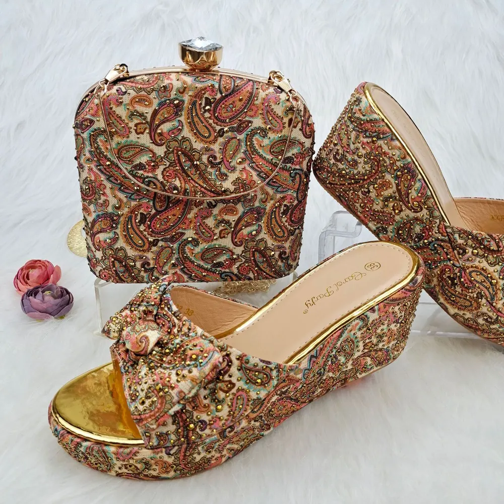Conjunto de sapatos e bolsa para banquetes, sapatos de cunha confortáveis com bolsa combinada da mesma coleção