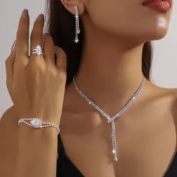 ファッショナブルでシンプルなネックレス イヤリング ブレスレット 4点セット