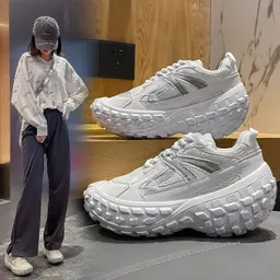 حذاء INS من نوع إطارات السيارات للنساء، حذاء دادي جديد صيف 2024، حذاء تانك للجنسين، حذاء زوجي كازوال، رياضي
