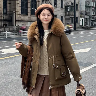 女款收腰短派克大衣