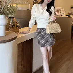 سترة نسائية طويلة الأكمام بتصميم V من الدانتيل بلون صلب