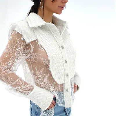 Camisa transparente com patchwork de renda branca