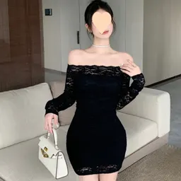 تنورة ورك ضيقة مقاس صغير للنساء، بأكمام من الدانتيل الأنيق