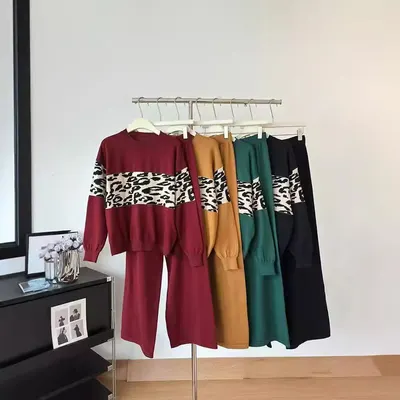 Conjunto de Peças Duas Novas de Roupas Femininas de Outono e Inverno, Pulôver de Pescoço Redondo com Estampa de Leopardo, Roupas Femininas Elegantes de Alto Estilo
